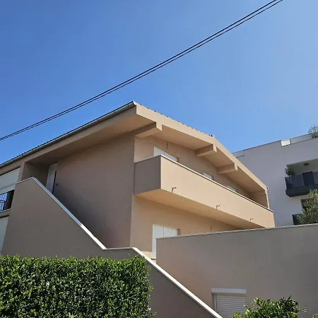 Apartment Whitehill House